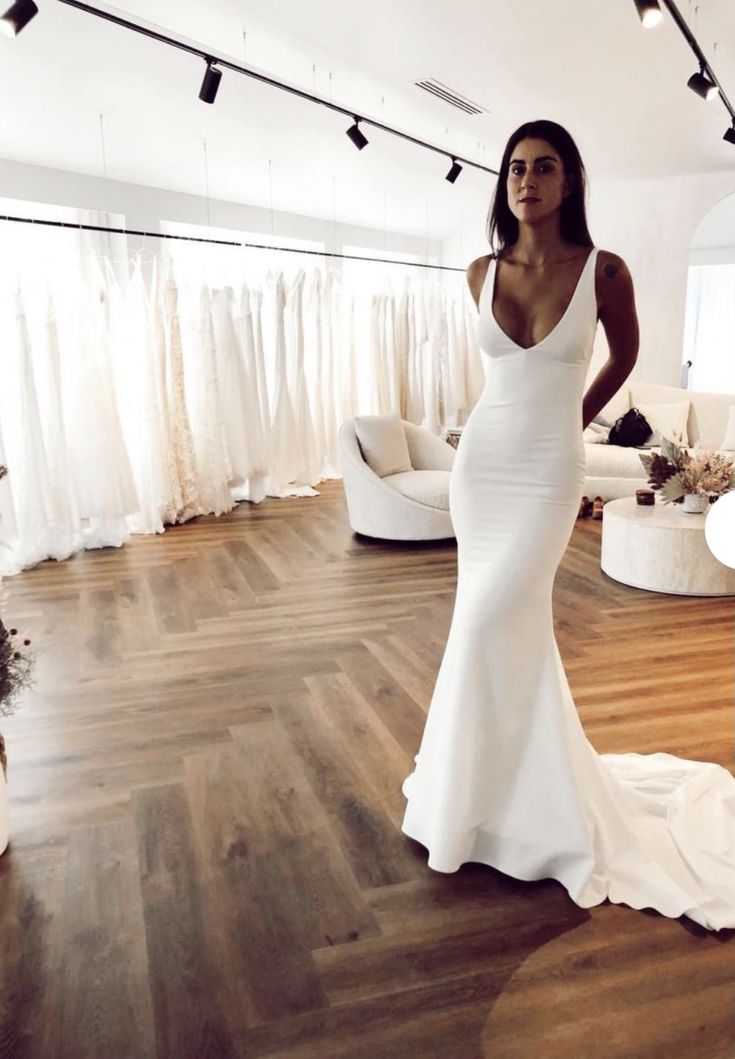 Elegant Mermaid V-Neck Long Wedding Dress