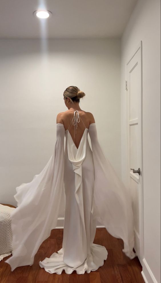 Simple Bridal Gown With Detachable Flare Sleeves Wedding Dress