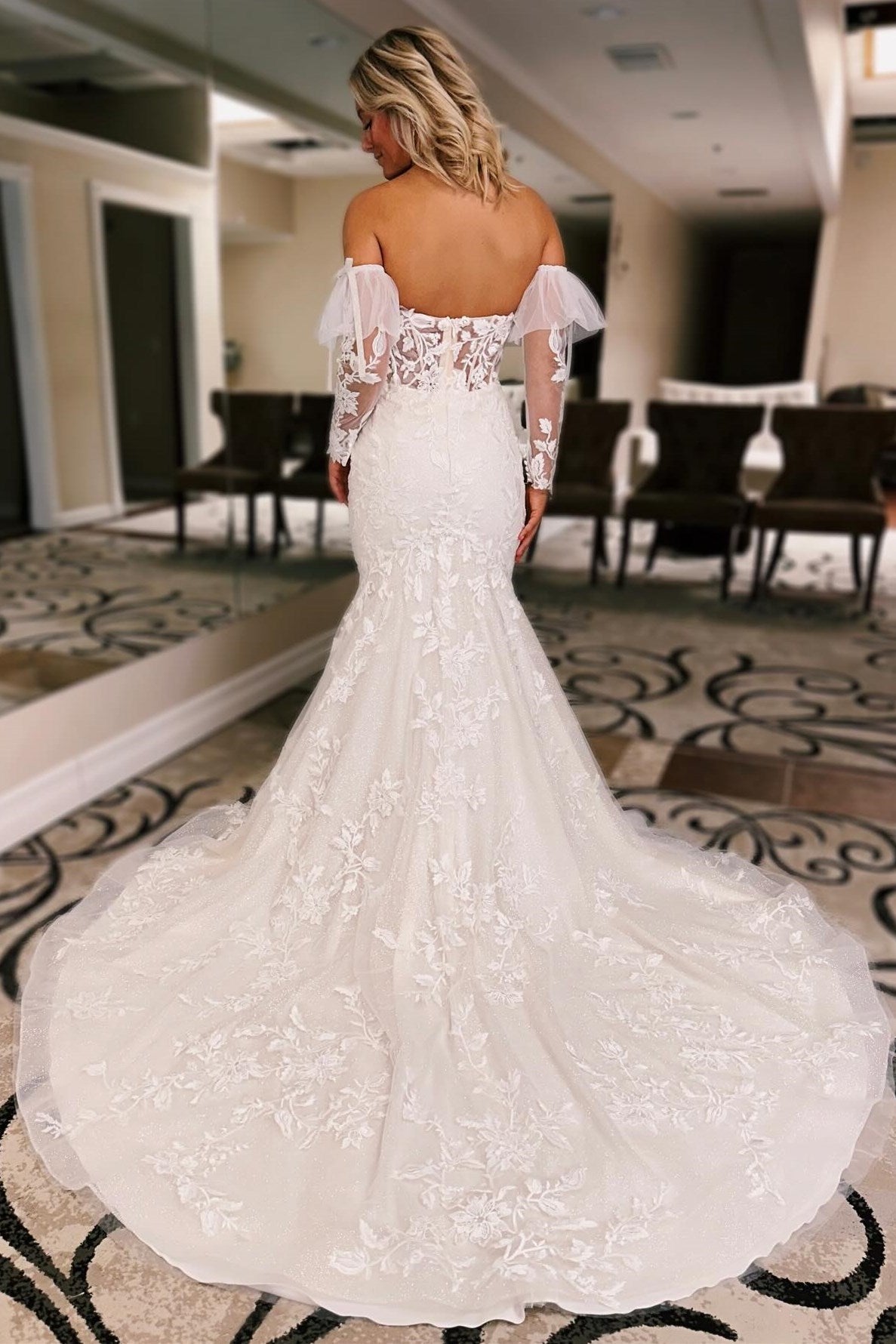 White Floral Lace Sweetheart Trumpet Wedding Dress with Sleeves