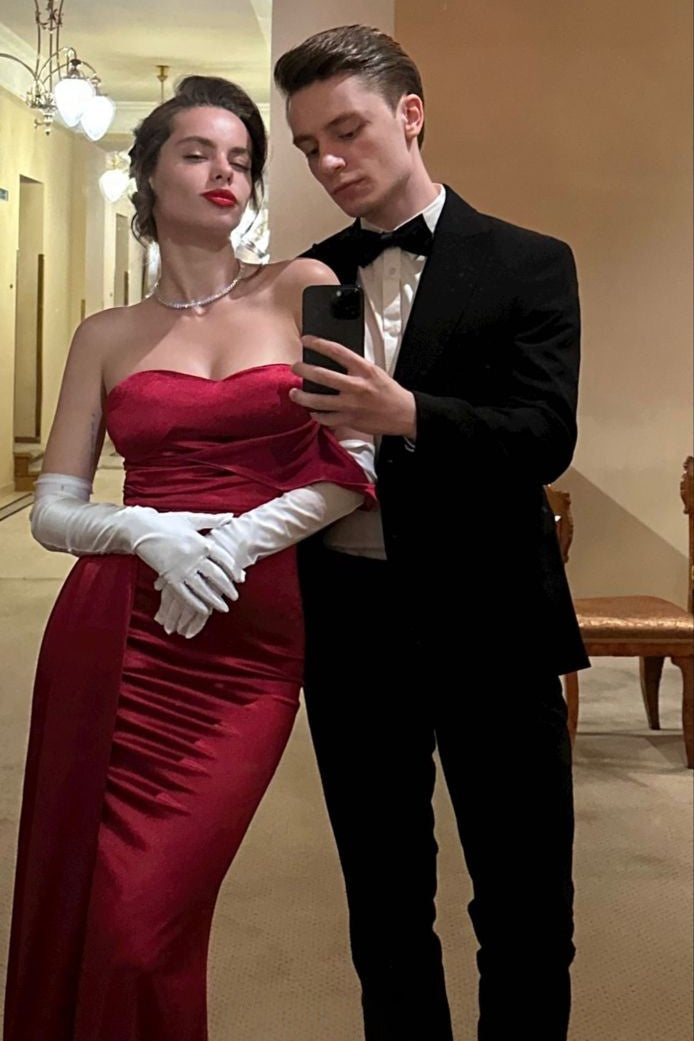 Classic Mermaid Sweetheart Red Long Prom Dress with Train