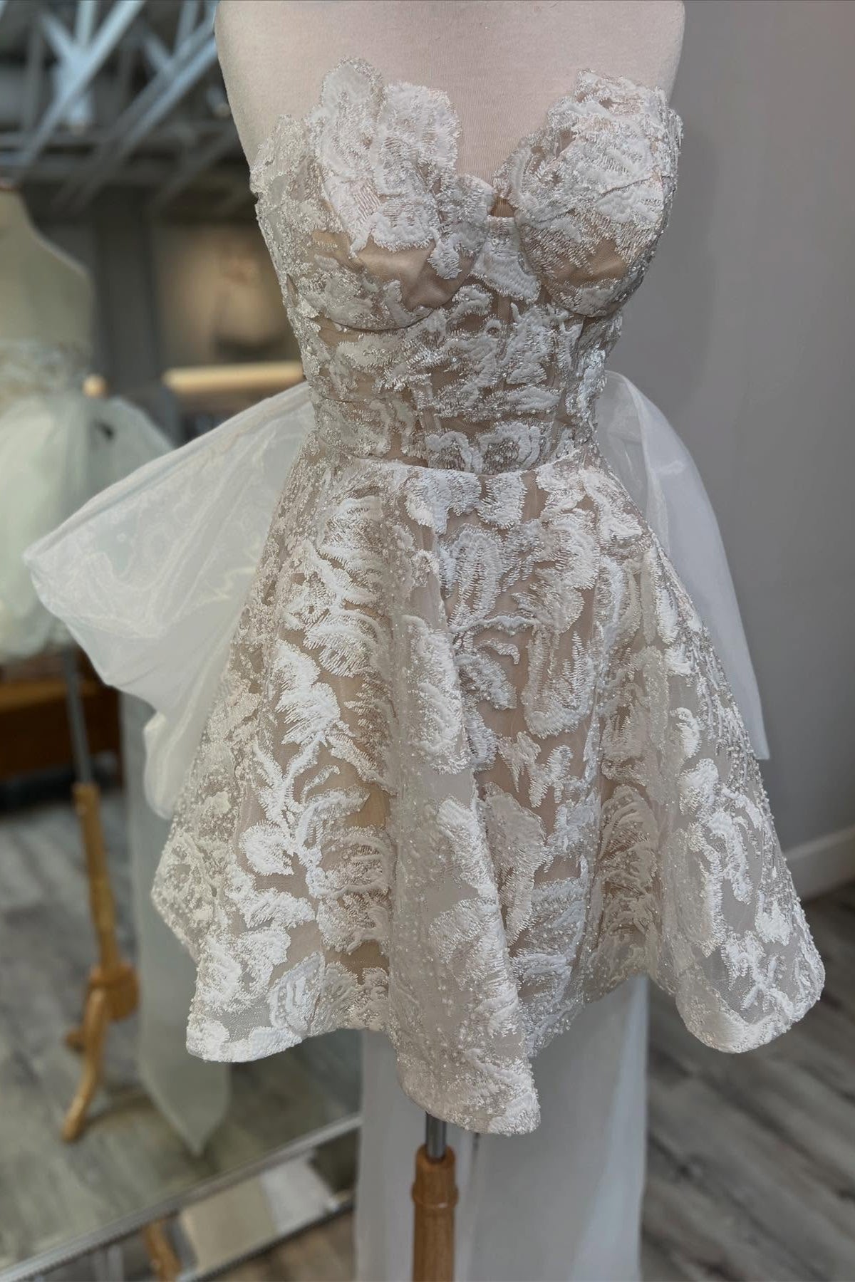 Strapless White Back Bow Embroidery Wedding Dress