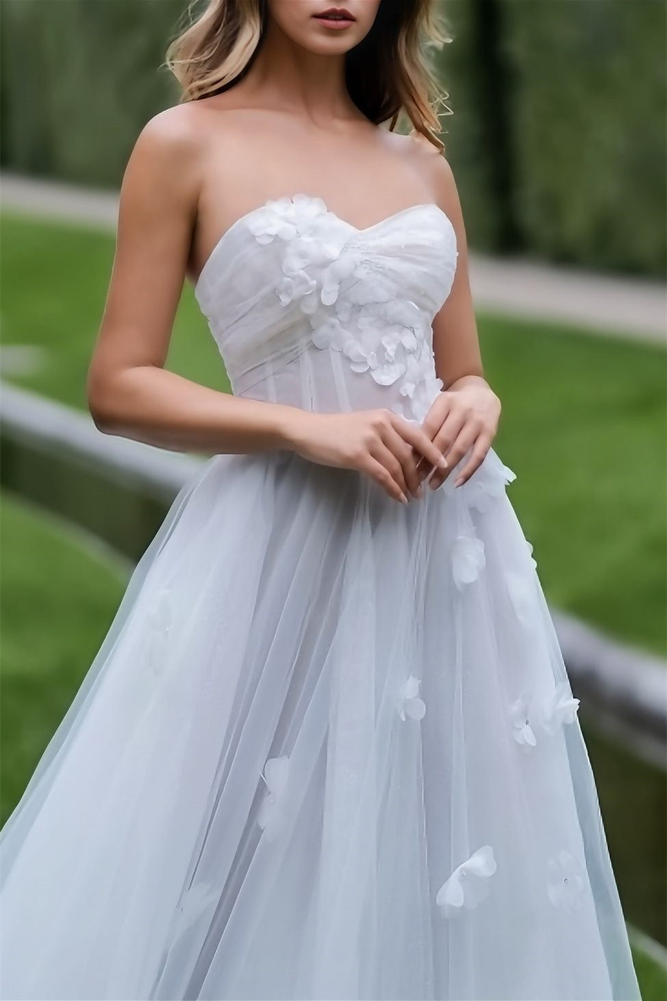 Classy Sweetheart Strapless Tulle Wedding Dresses Sleeveless A-Line With Flower