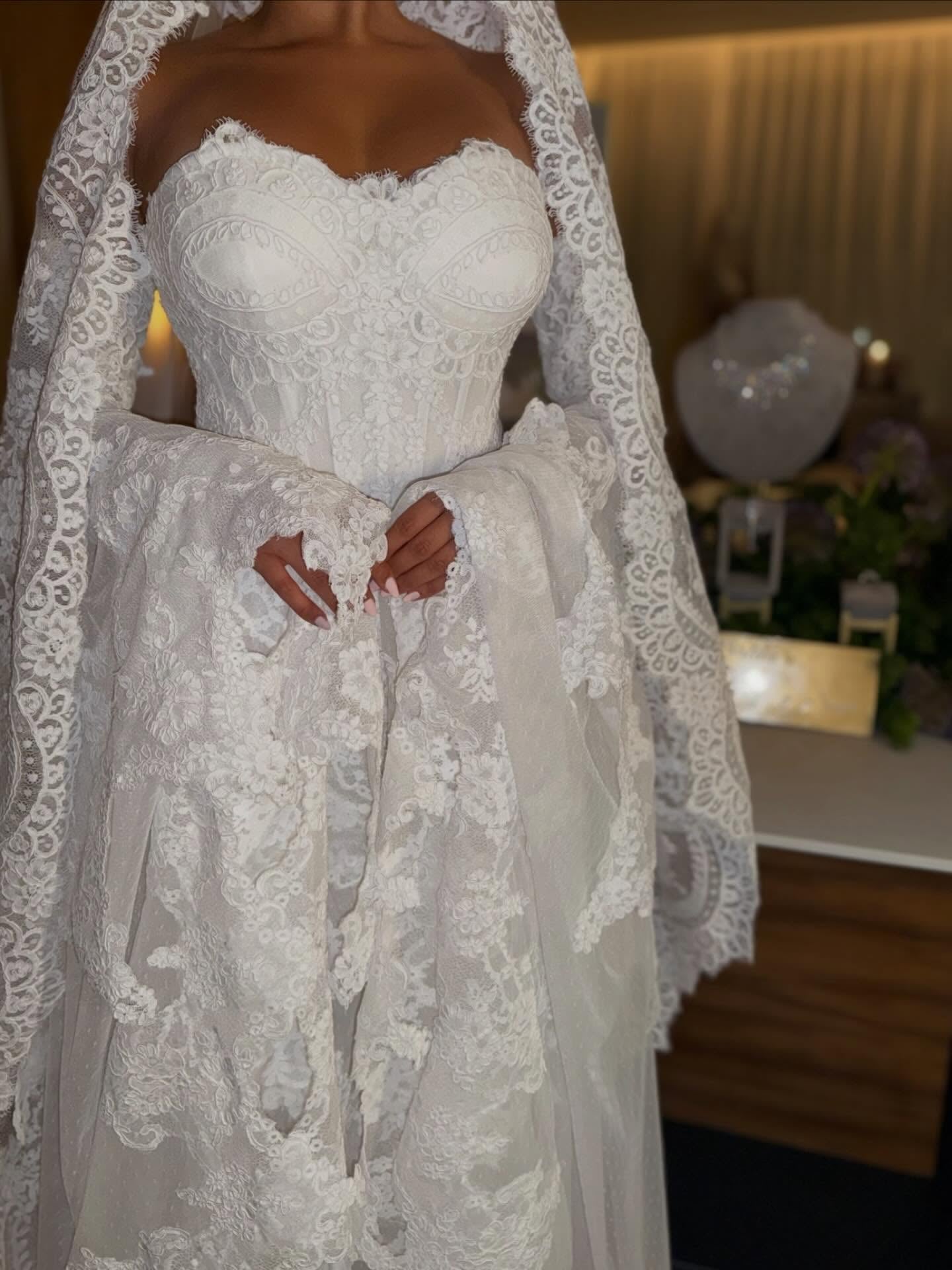 Lace Sweetheart Mermaid Wedding Dress