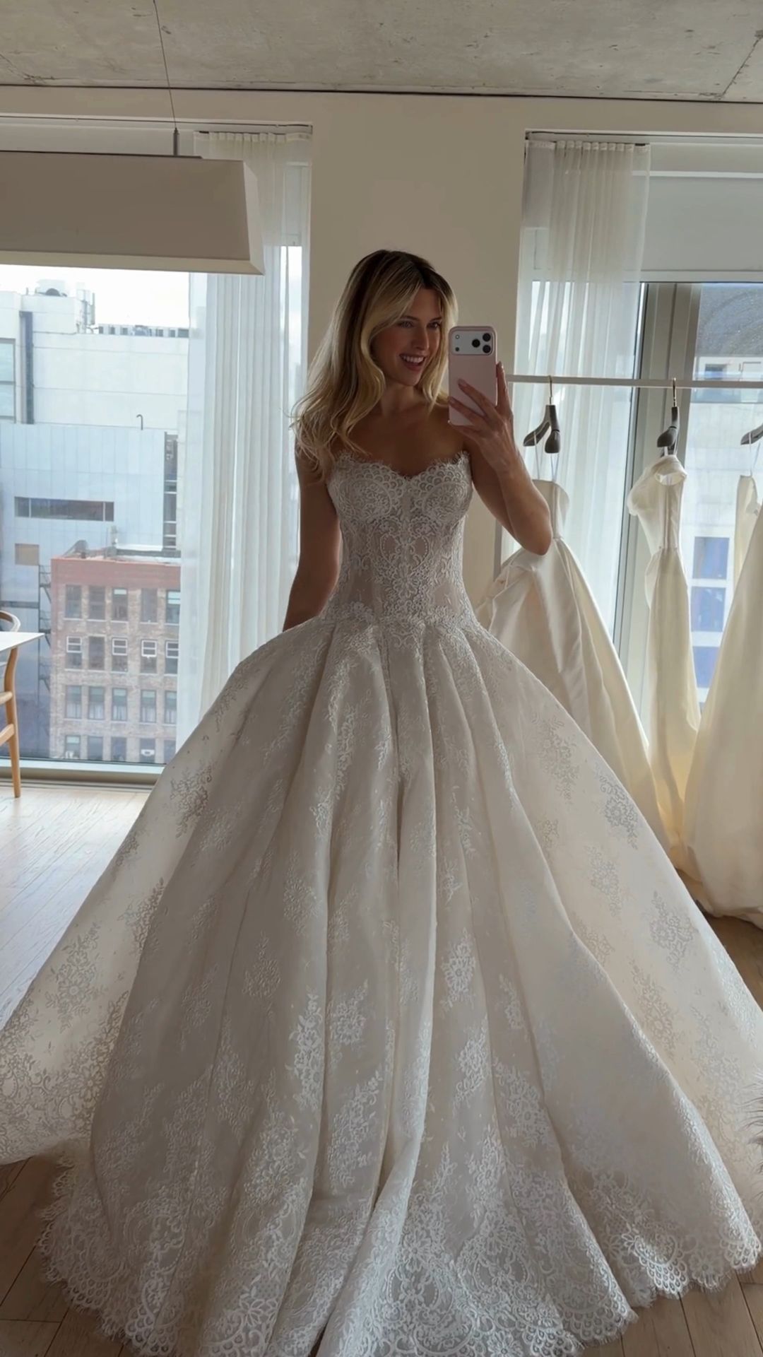 Sweetheart Lace Ball Gown Wedding Dress