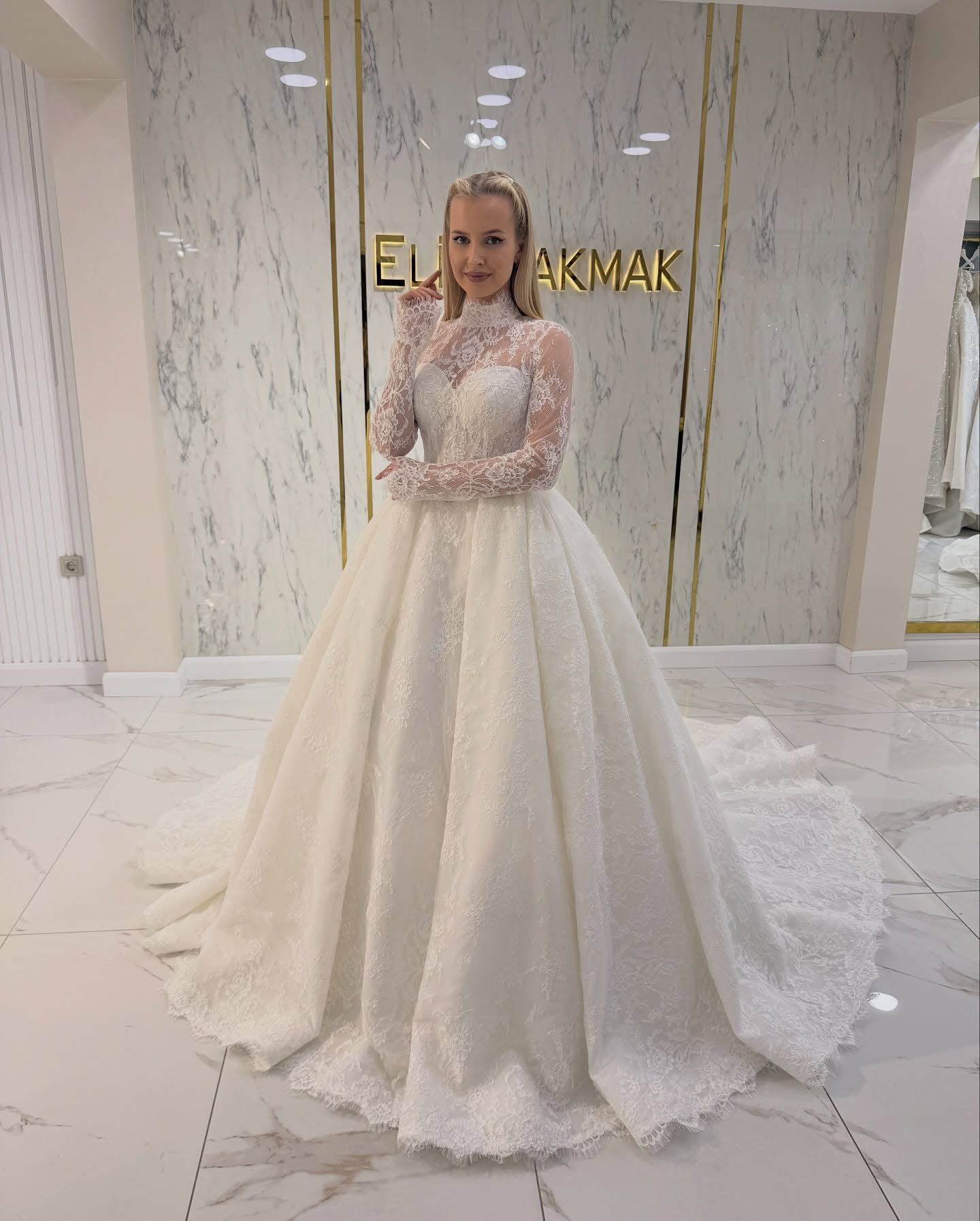 Corset Lace Long Sleeve Ball Gown Wedding Dress