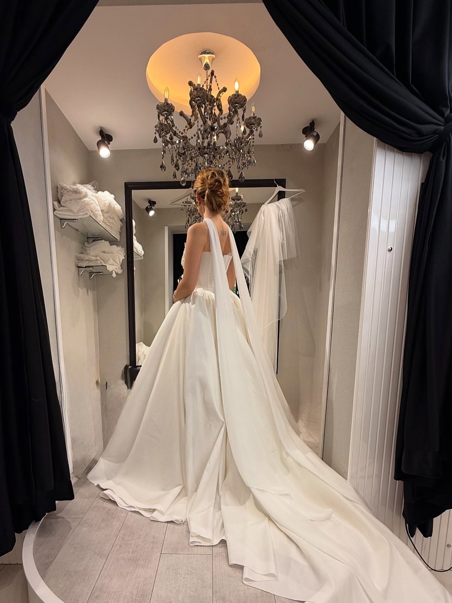 Elegant Strapless Sleeveless Applique A-Line Ruffles Wedding Dress