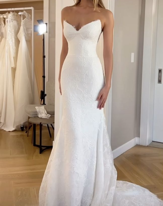 Mermaid V Neck Lace Long Wedding Dress
