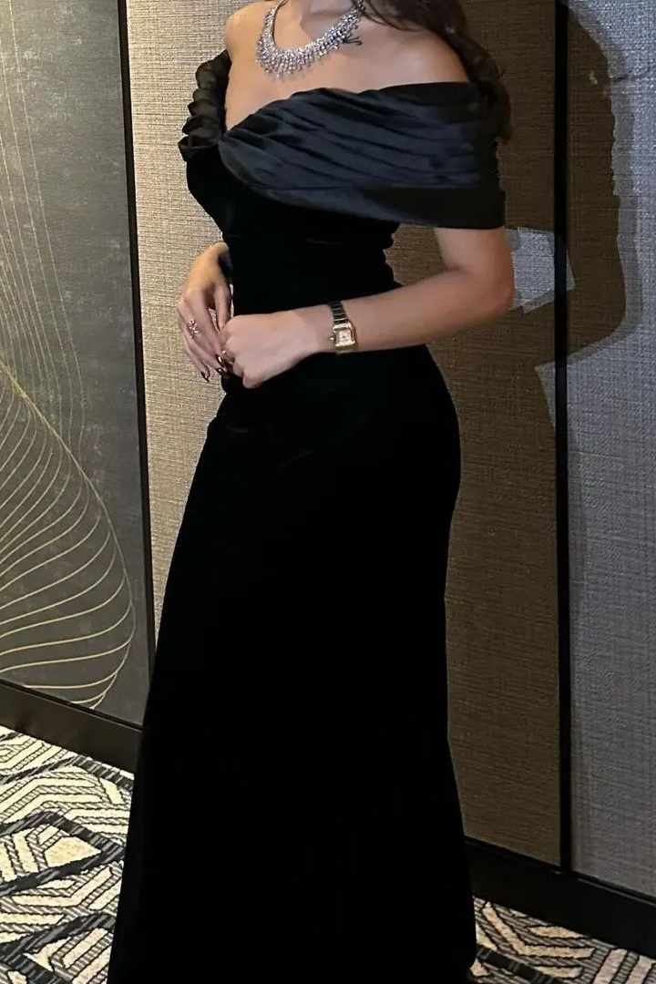 Off-Shoulder Sleeveless Floor-Length Pleated Satin Mermaid Evening Dress