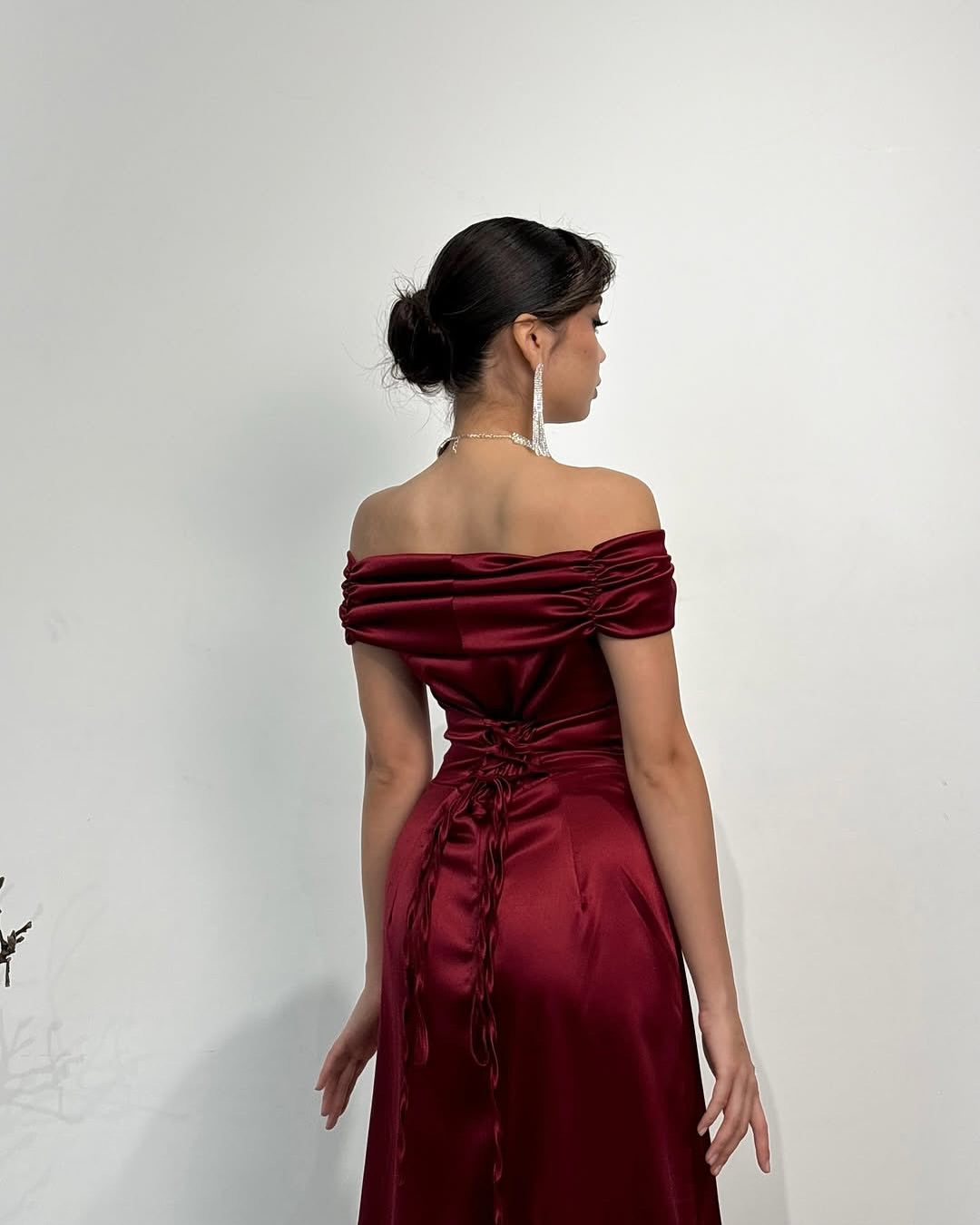 Chic Burgundy Off-the-Shoulder Prom Dress Slimming Floor Length