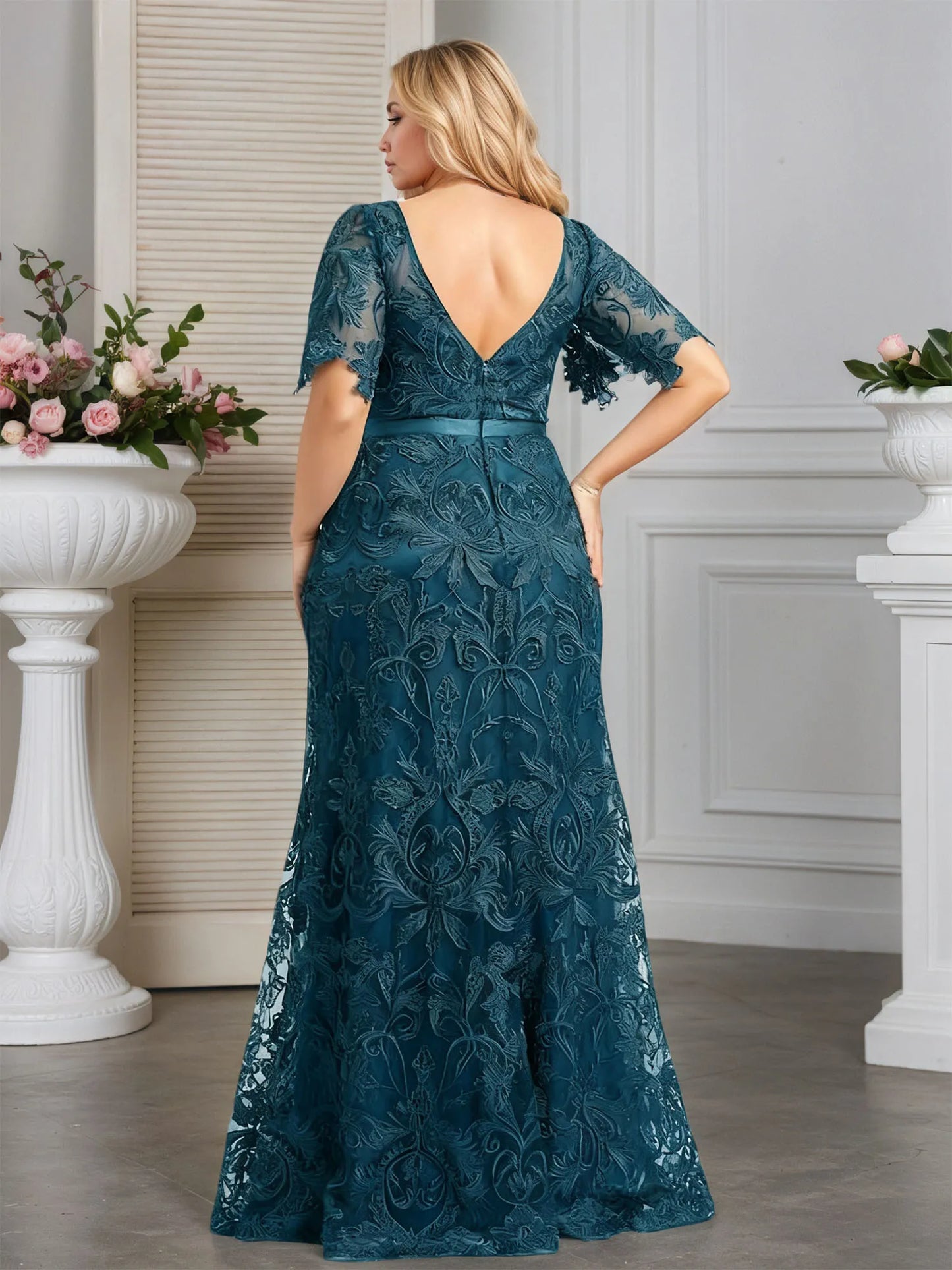 A-line Scoop Neck Floor-Length Lace Evening Dress With Appliques