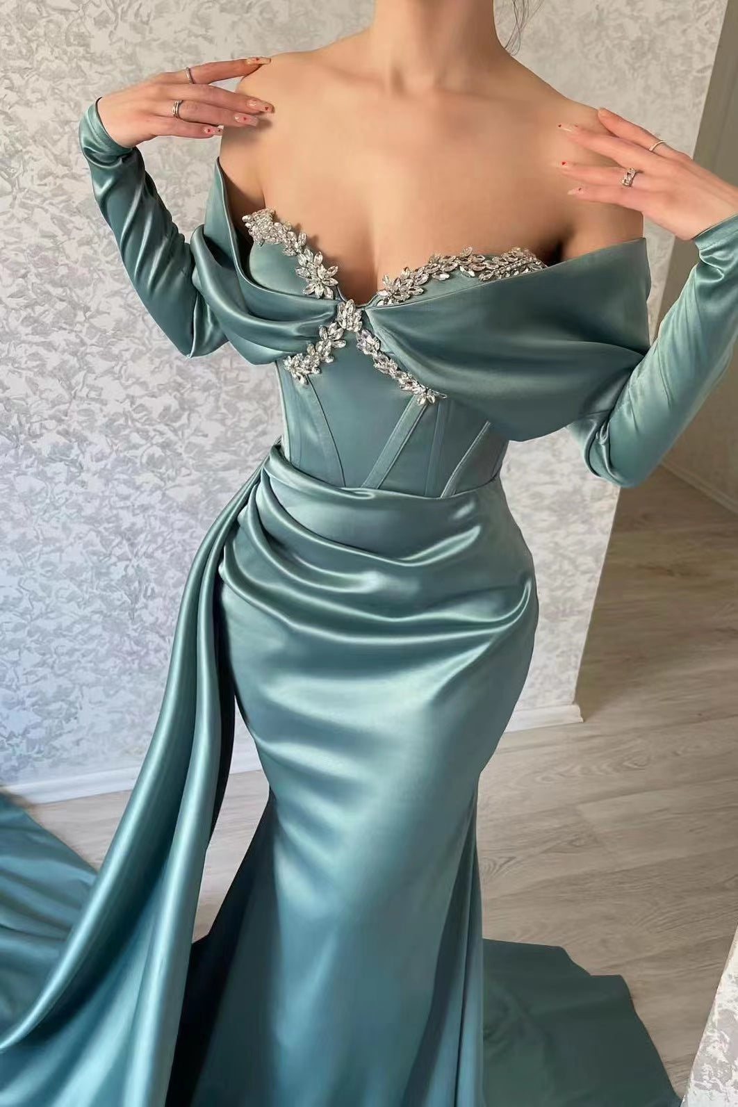 Sweetheart Long Sleeve Prom Dress Mermaid Evening Formal Dress With Rhinstone