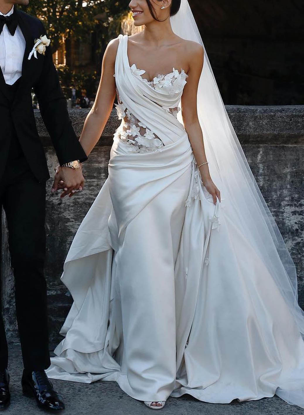 Vintage One-Shoulder Flowers Wedding Dresses With RufflesVintage One-Shoulder Flowers Wedding Dresses With RufflesVintage One-Shoulder Flowers Wedding Dresses With RufflesVintage One-Shoulder Flowers Wedding Dresses With RufflesVintage One-Shoulder Flower