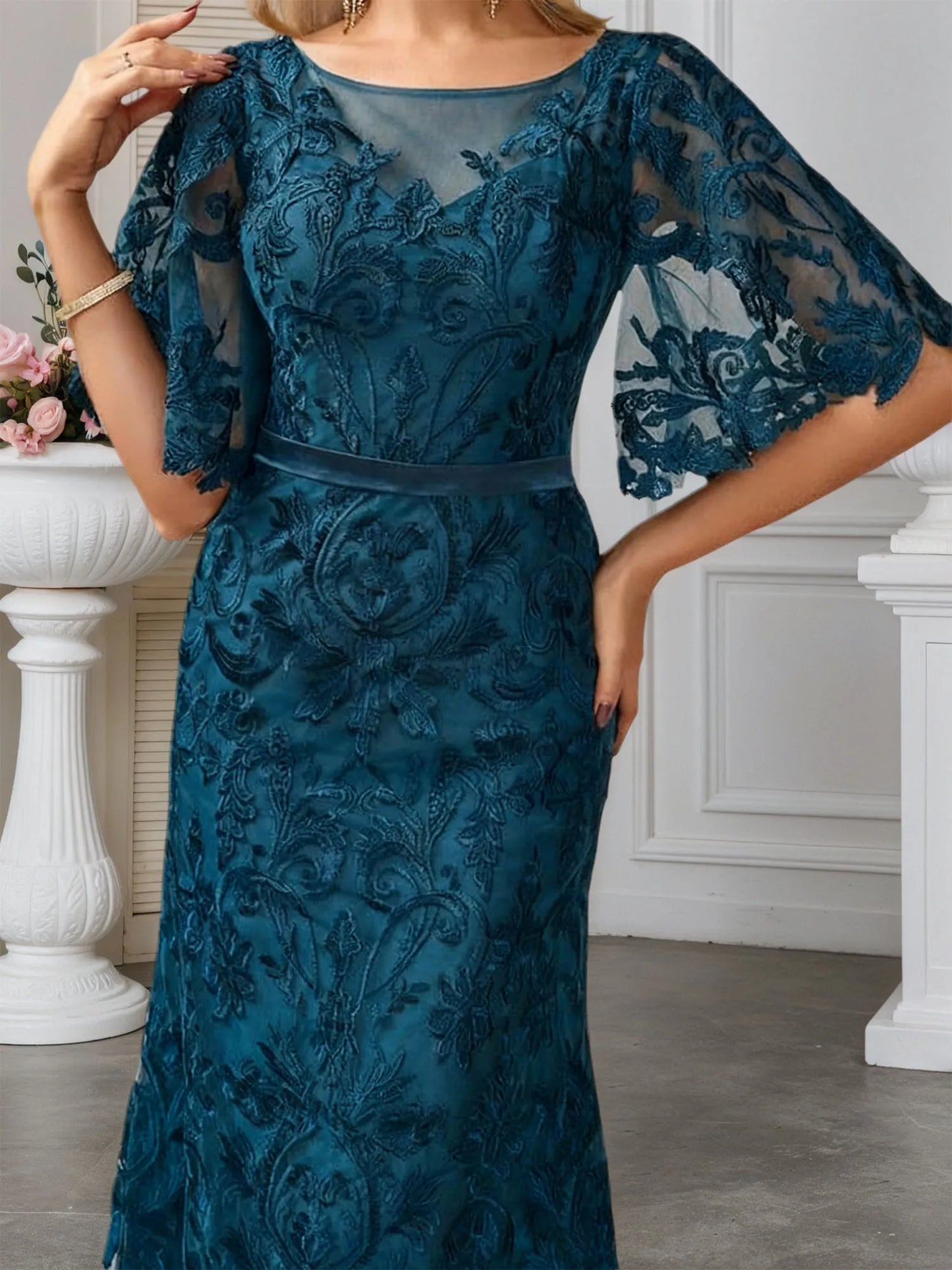 A-line Scoop Neck Floor-Length Lace Evening Dress With Appliques