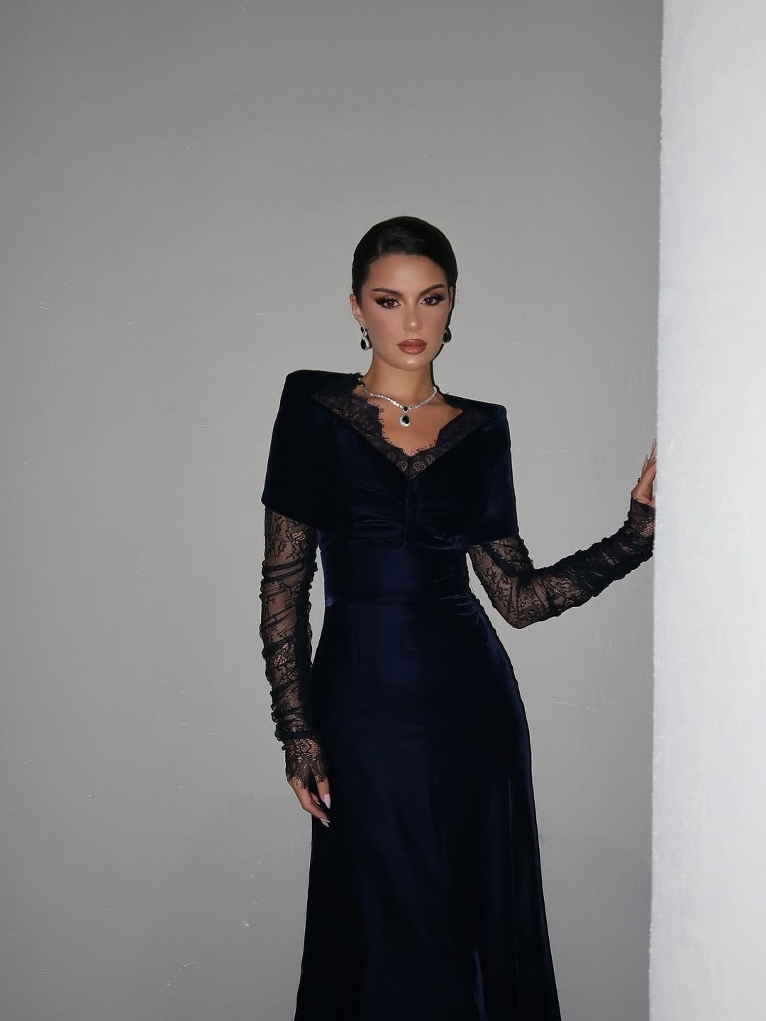 Elegant V-Neck Lace Long Sleeve A-Line Evening Dress Ankle-Lenght