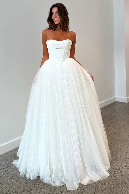 Elegant Boho Tulle Wedding Dress with Strapless Bodice