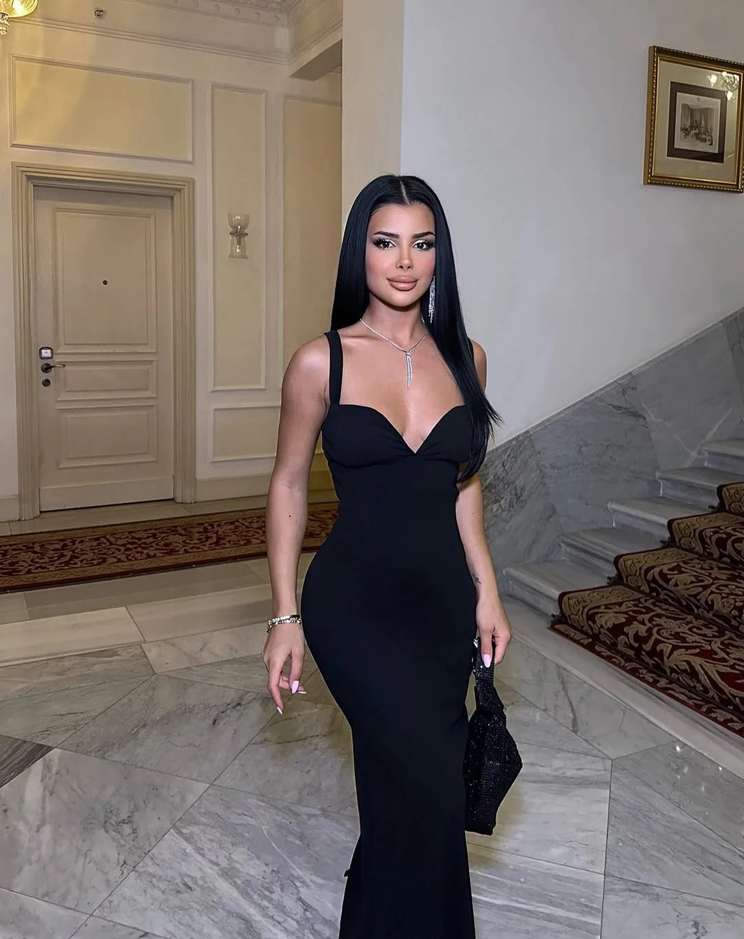 Elegant Black Slim Fit V-neck Backless Prom Dress