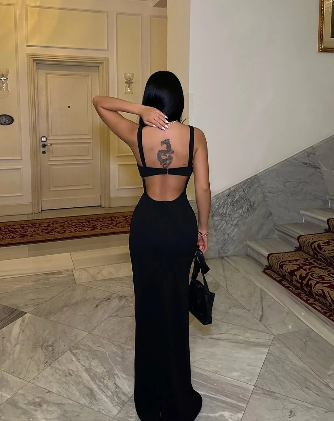 Elegant Black Slim Fit V-neck Backless Prom Dress