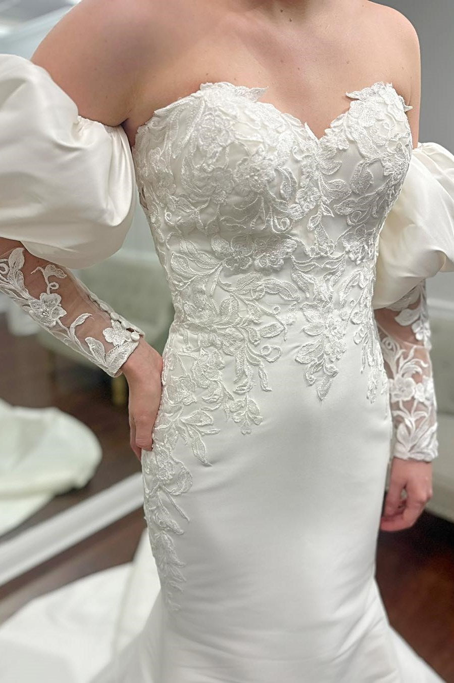 White Appliques Strapless Trumpet Wedding Dress