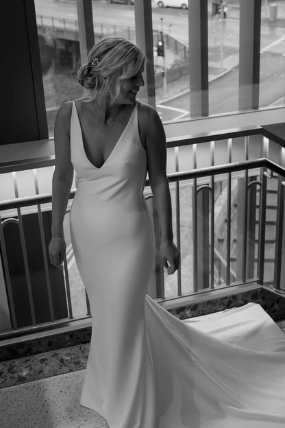 Elegant Mermaid V Neck Elastic Satin Long Wedding Dress