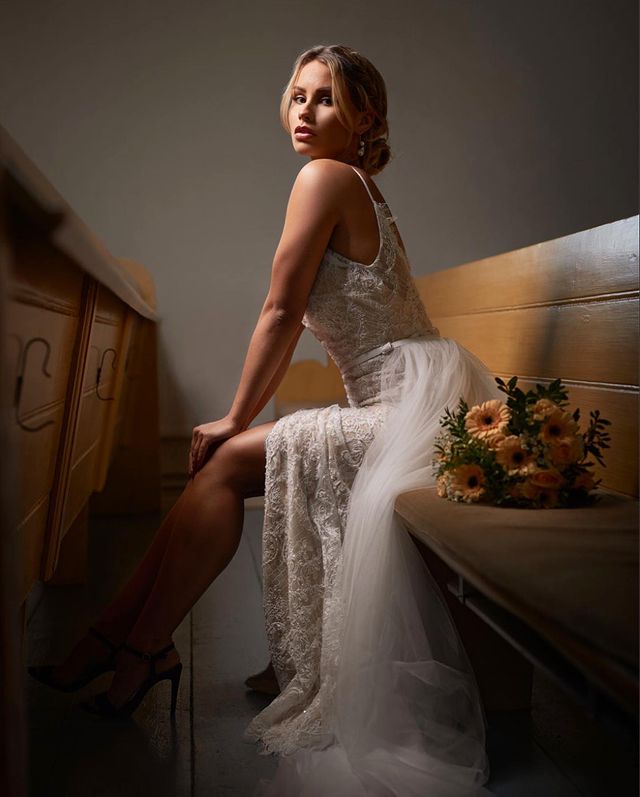Halter-Neck Sleeveless Lace Applique Slit Wedding Dress