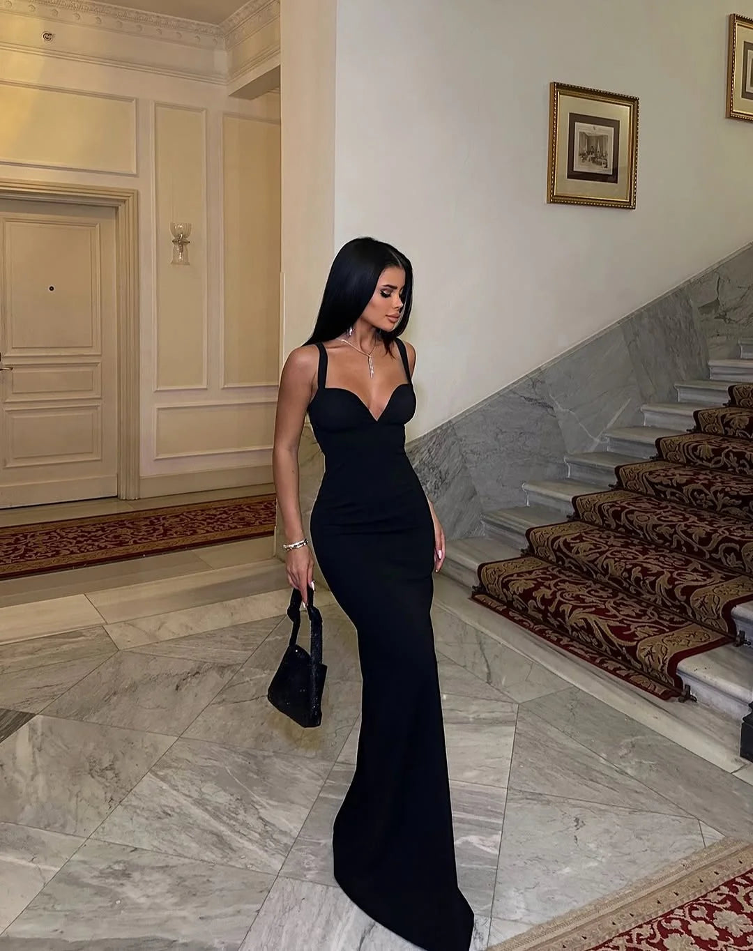 Elegant Black Slim Fit V-neck Backless Prom Dress