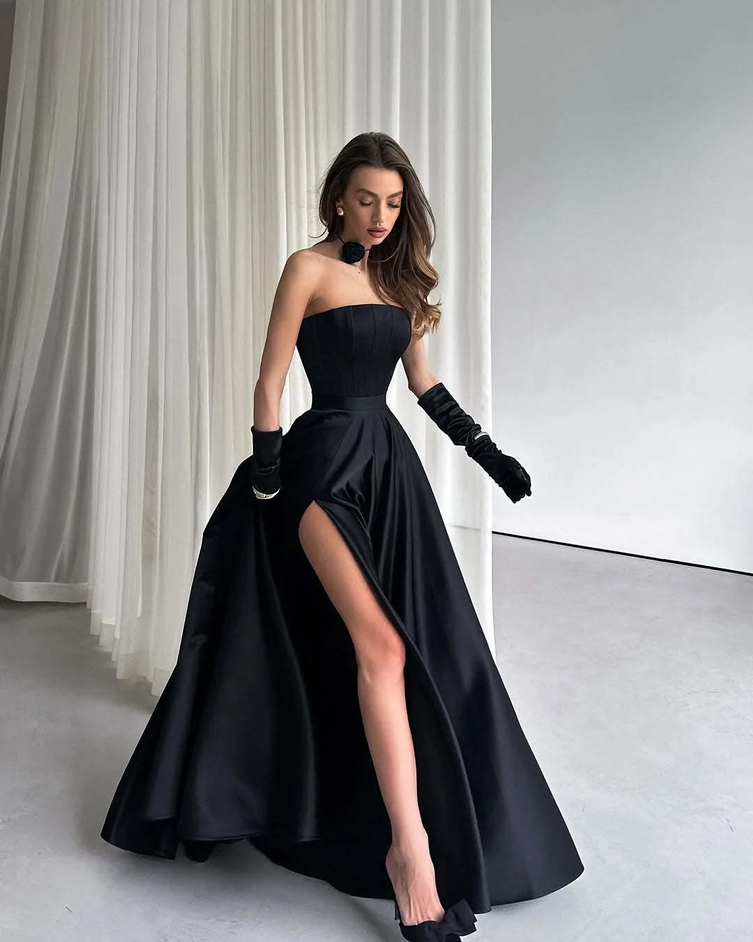 Black Charming Strapless Split Prom Dress With Neck