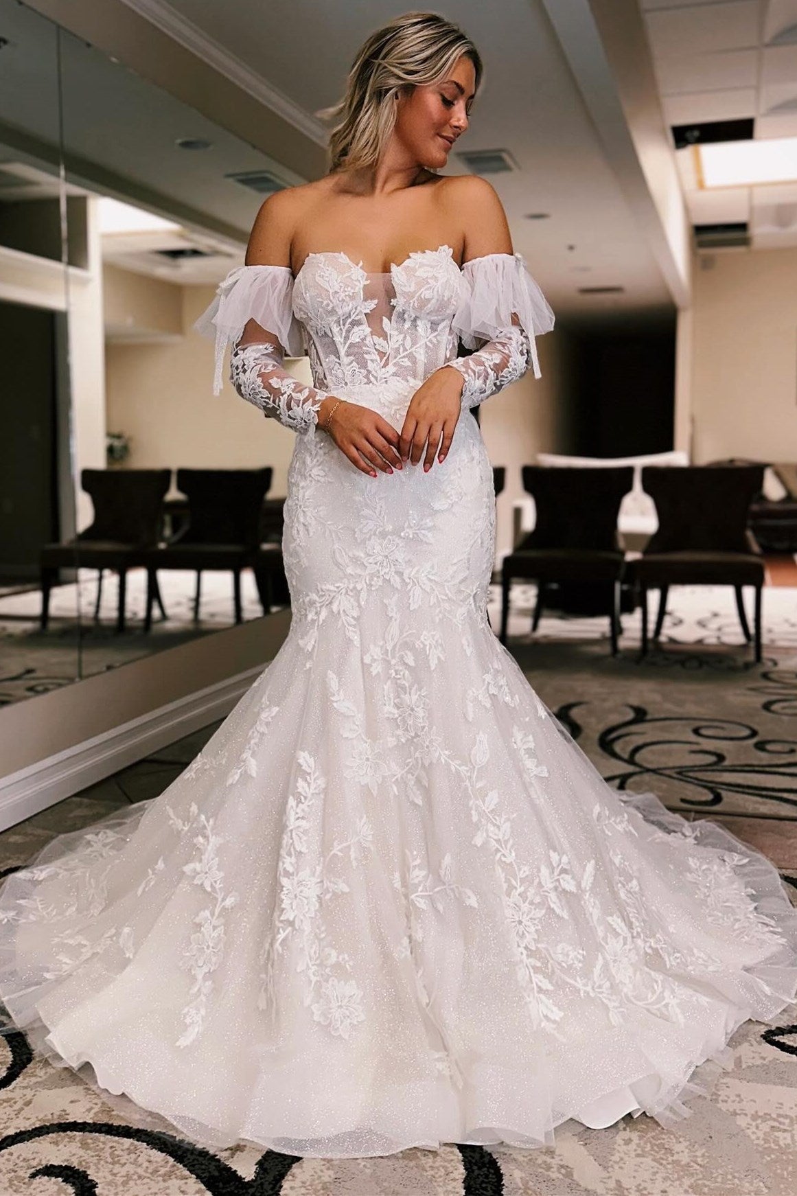 White Floral Lace Sweetheart Trumpet Wedding Dress with Sleeves