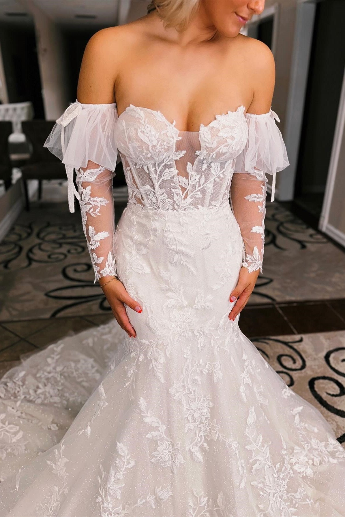 White Floral Lace Sweetheart Trumpet Wedding Dress with Sleeves
