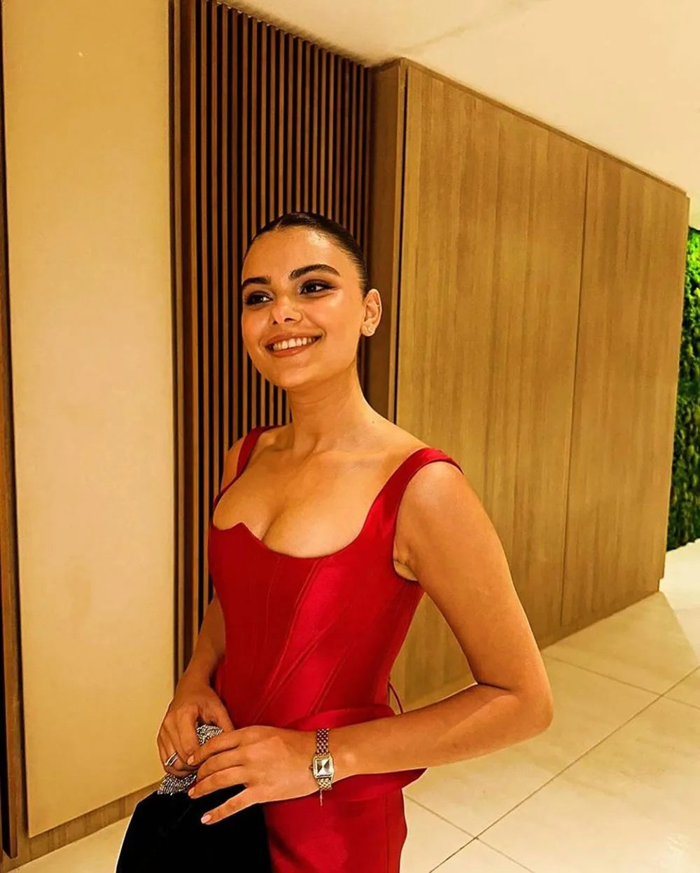 Elegant Red Prom Dress 2025 Women Pleated Customized Satin Graduation Dress Wedding Party Guest Dress Evening Dresses