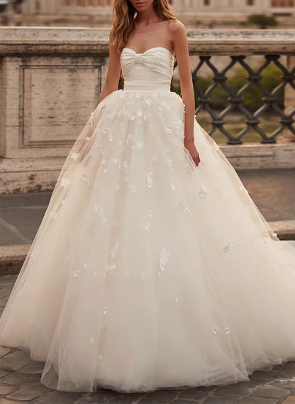 Sweetheart Sleeveless Court Train Wedding Dresses With Appliques