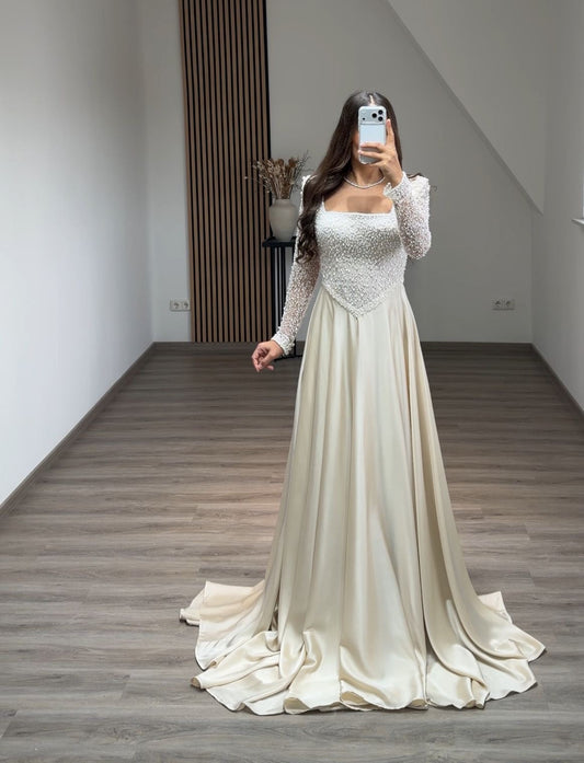 Long Sleeves V-Neck Lace Evening Dress