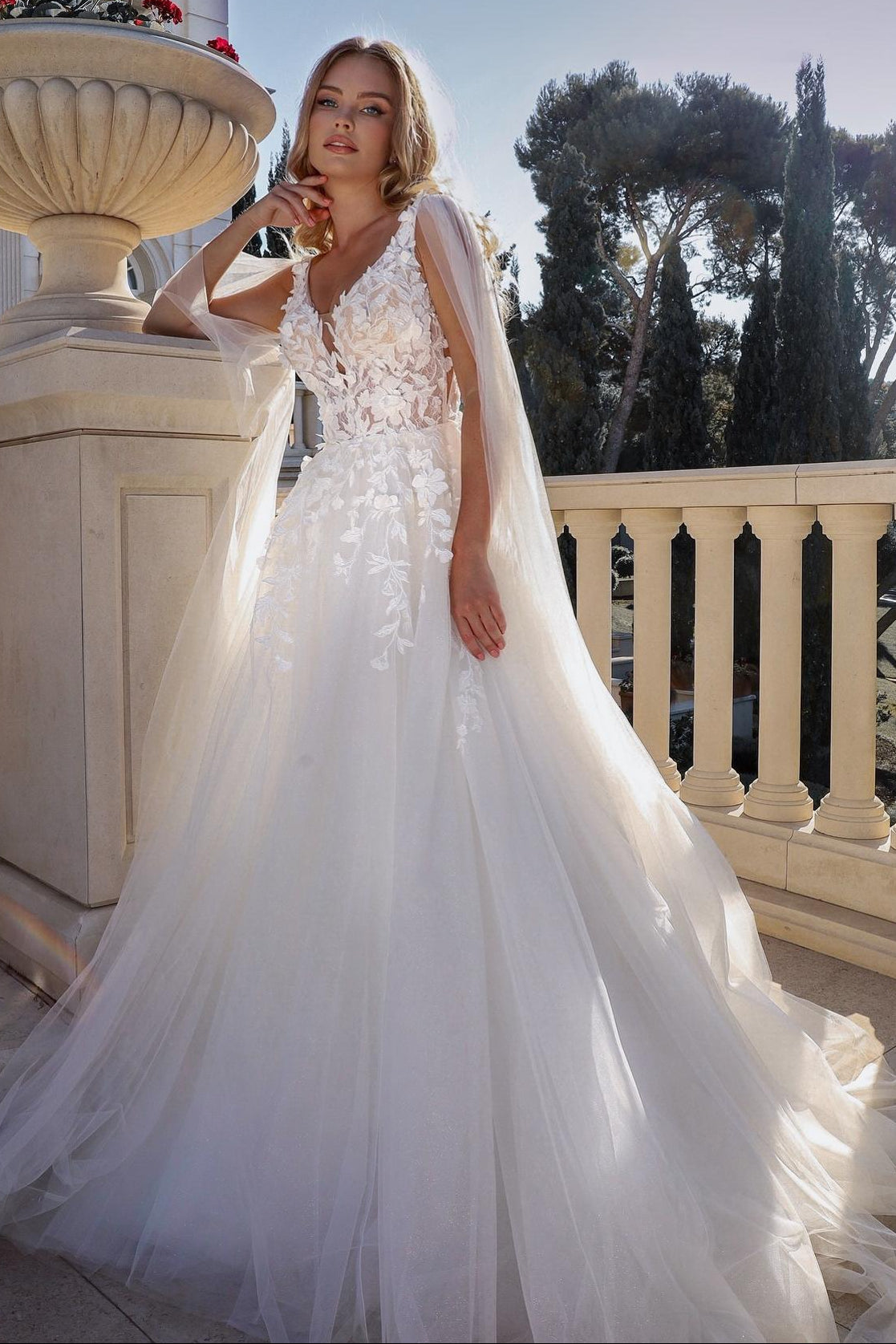 Chic White A-Line Spaghetti Strap V-Neck Cap Sleeves Long Tulle Wedding Dress