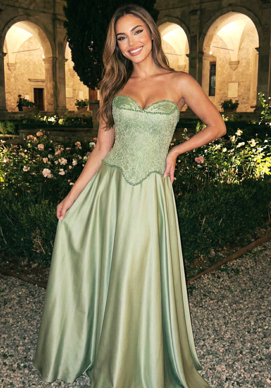 Chic Green Satin Off-Shoulder Lace-Up Back Formal Evening Dress