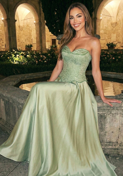 Chic Green Satin Off-Shoulder Lace-Up Back Formal Evening Dress