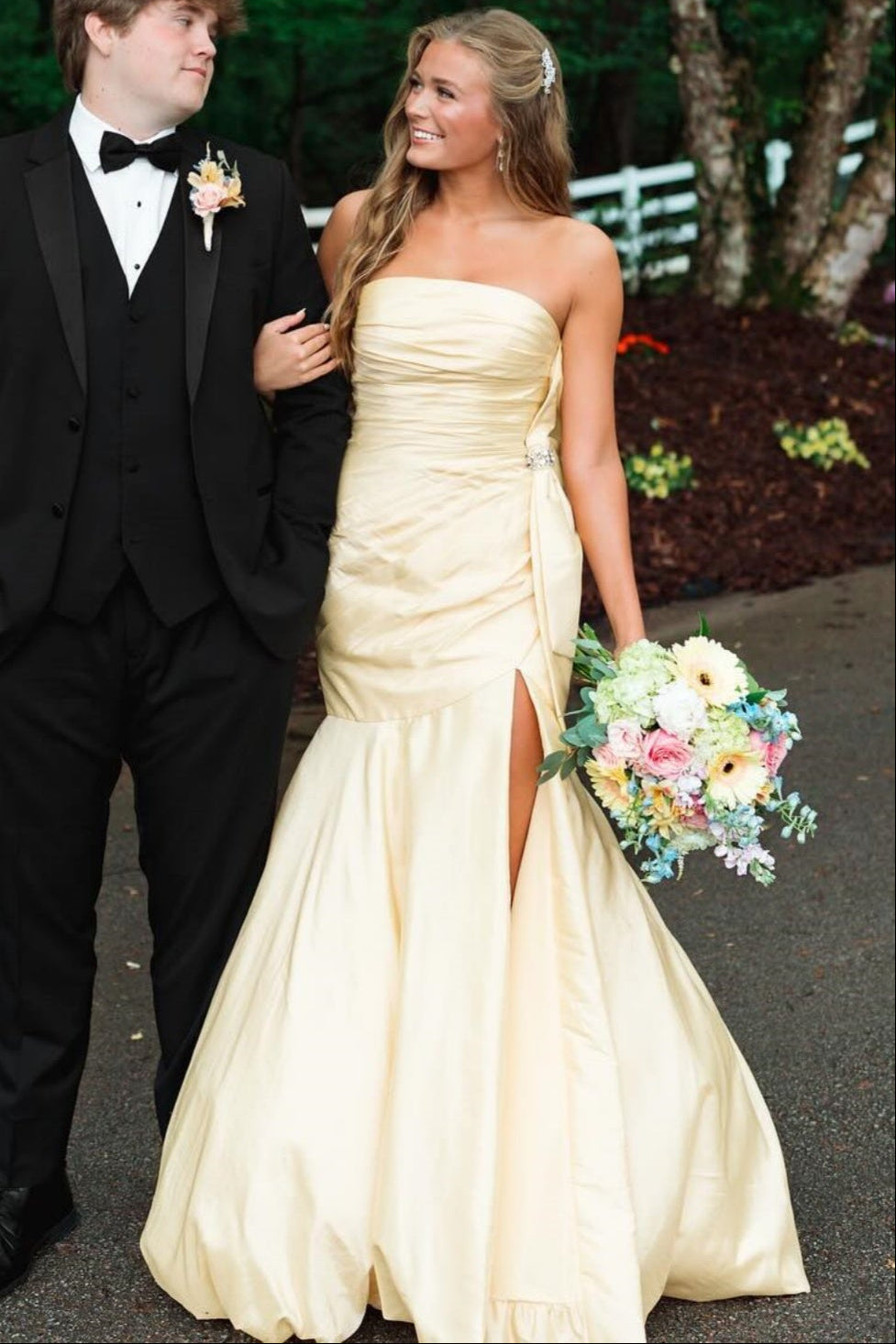 Off-Shoulder Sleeveless Satin Pleated Mermaid Prom Dress