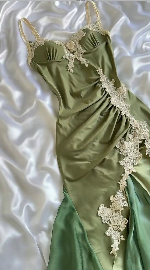 Elegant Spaghetti Straps Mermaid Satin Appliques Prom Dress