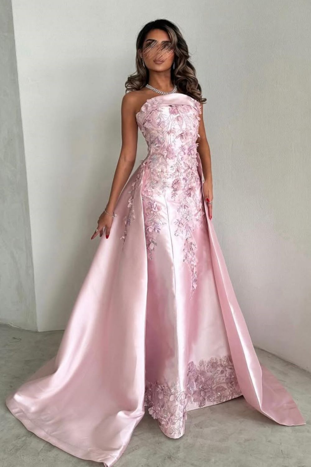 Elegant Pink A-Line Strapless Satin Party Dress with Appliques and Court Train