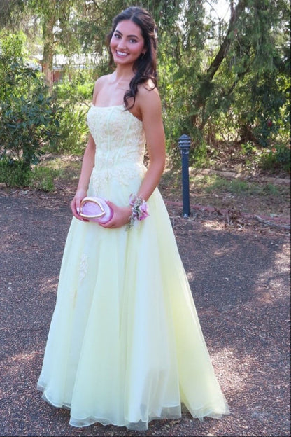 Elegant Yellow Strapless A-Line Prom Dress with Lace Appliques