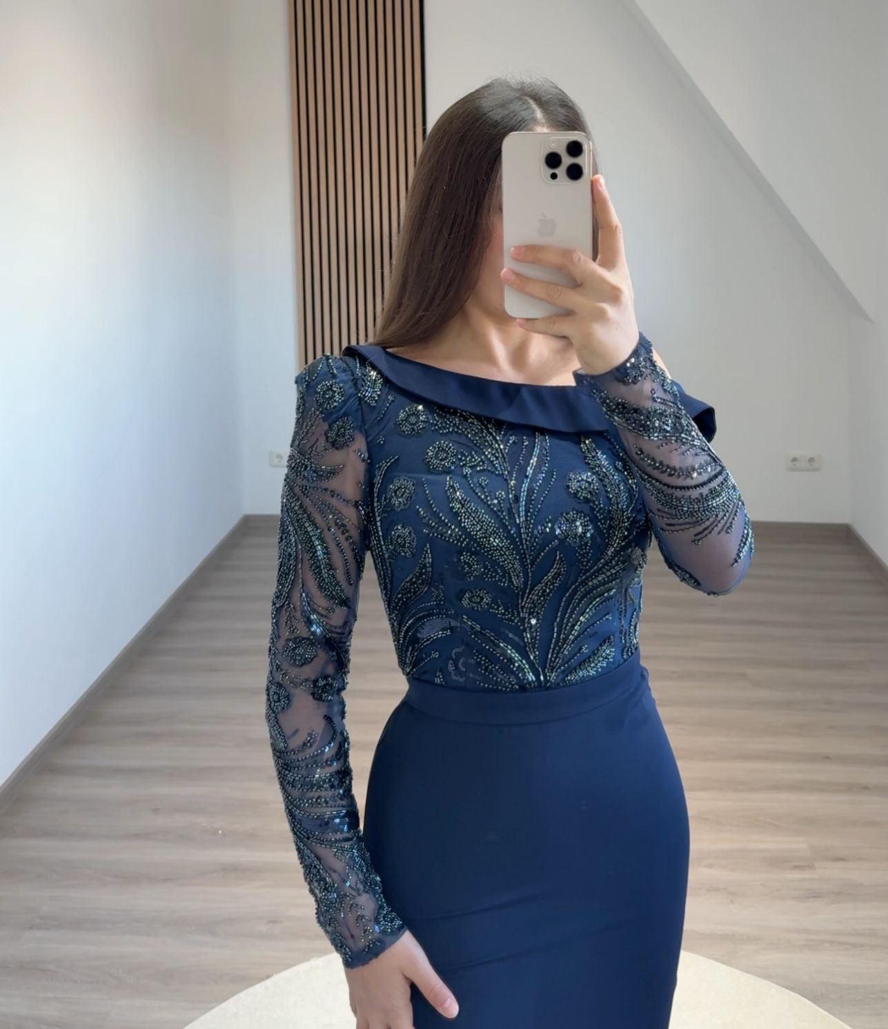 Elegant Long Sleeves V-Neck Ruched Satin Evening Dress