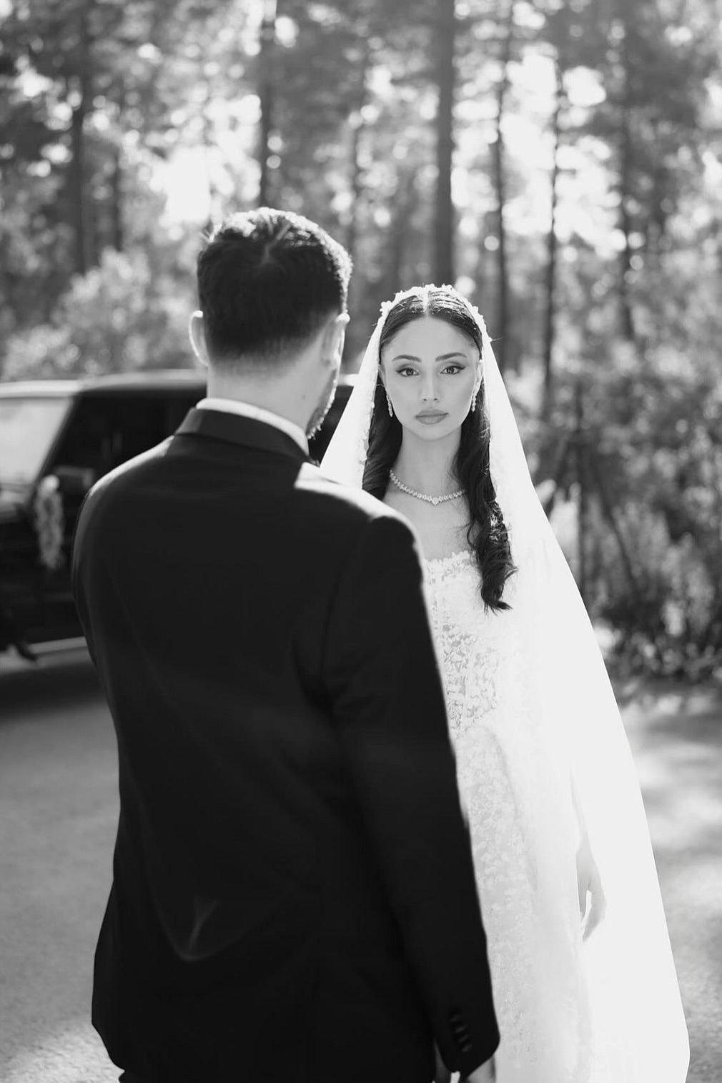 Ivory A Line Strapless Sleeveless Front Spilt Tulle Bridal Gown With Appliques