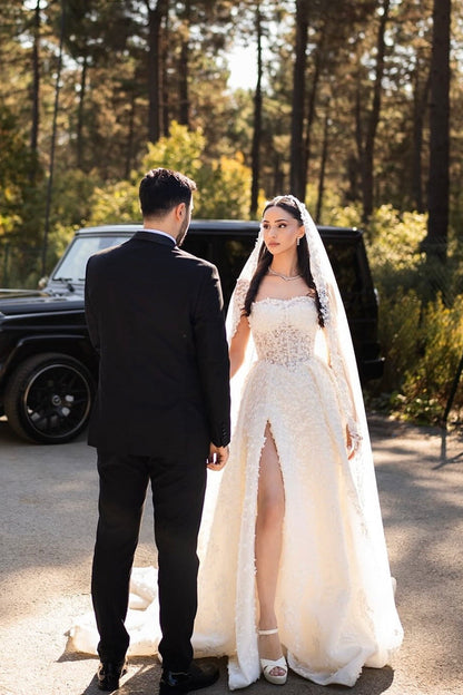 Ivory A Line Strapless Sleeveless Front Spilt Tulle Bridal Gown With Appliques