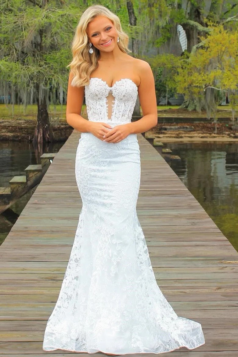 Elegant Lace Appliqué Sweetheart Keyhole Trumpet Prom Gown