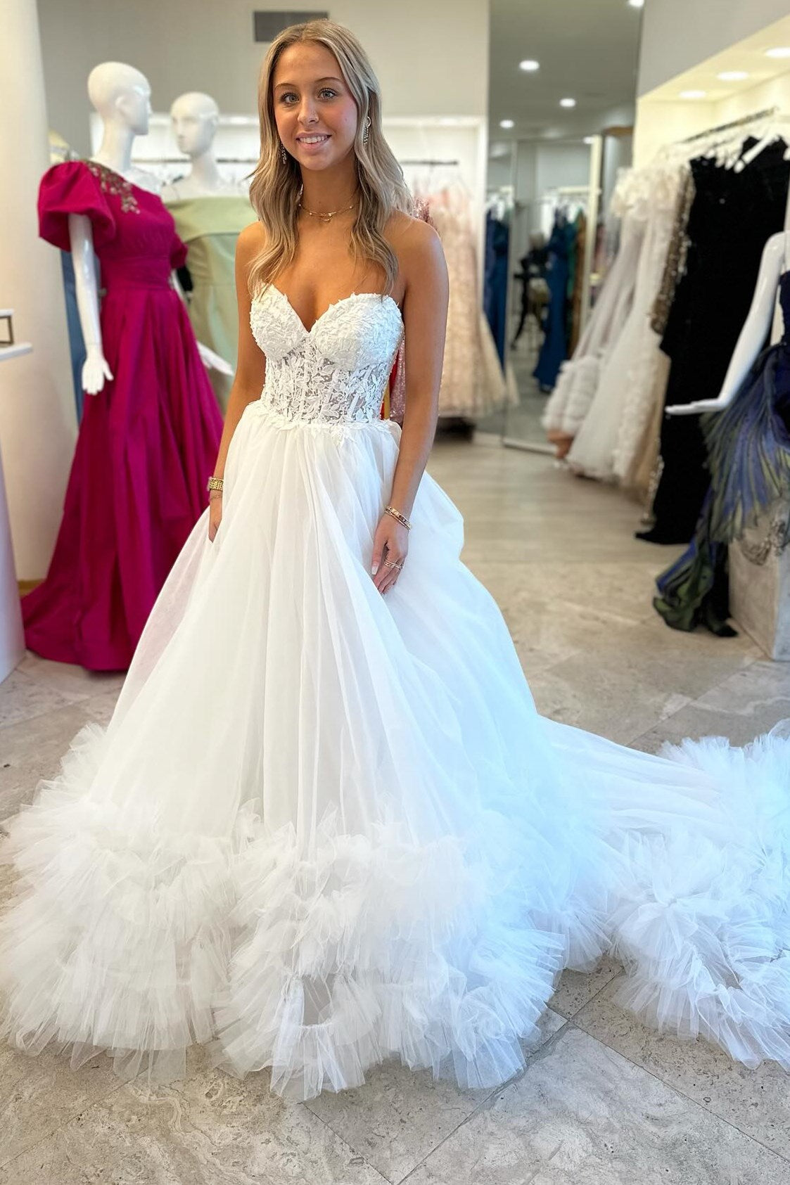 Red Tulle Appliques Sweetheart Ruffle Long Prom Dress