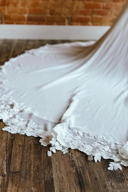 White Appliques Spaghetti Strap Backless Long Wedding Dress