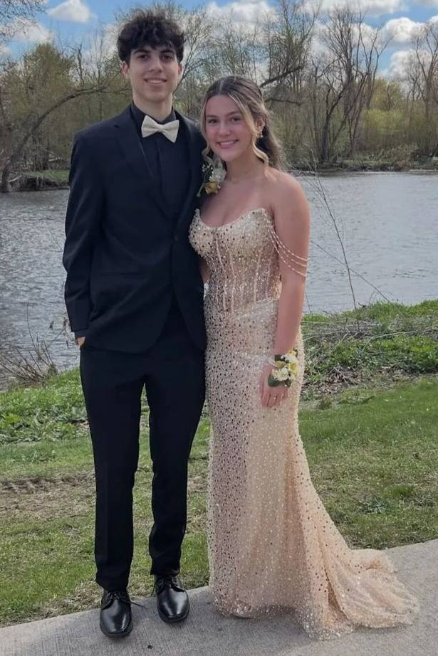 Stunning Off-Shoulder Glitter Mermaid Sequins Sleeveless Long Prom Dress