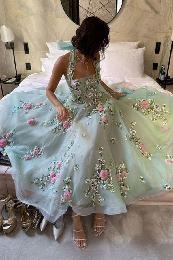 A-Line Halter Empire-waist Appliques Long Formal Prom Dress