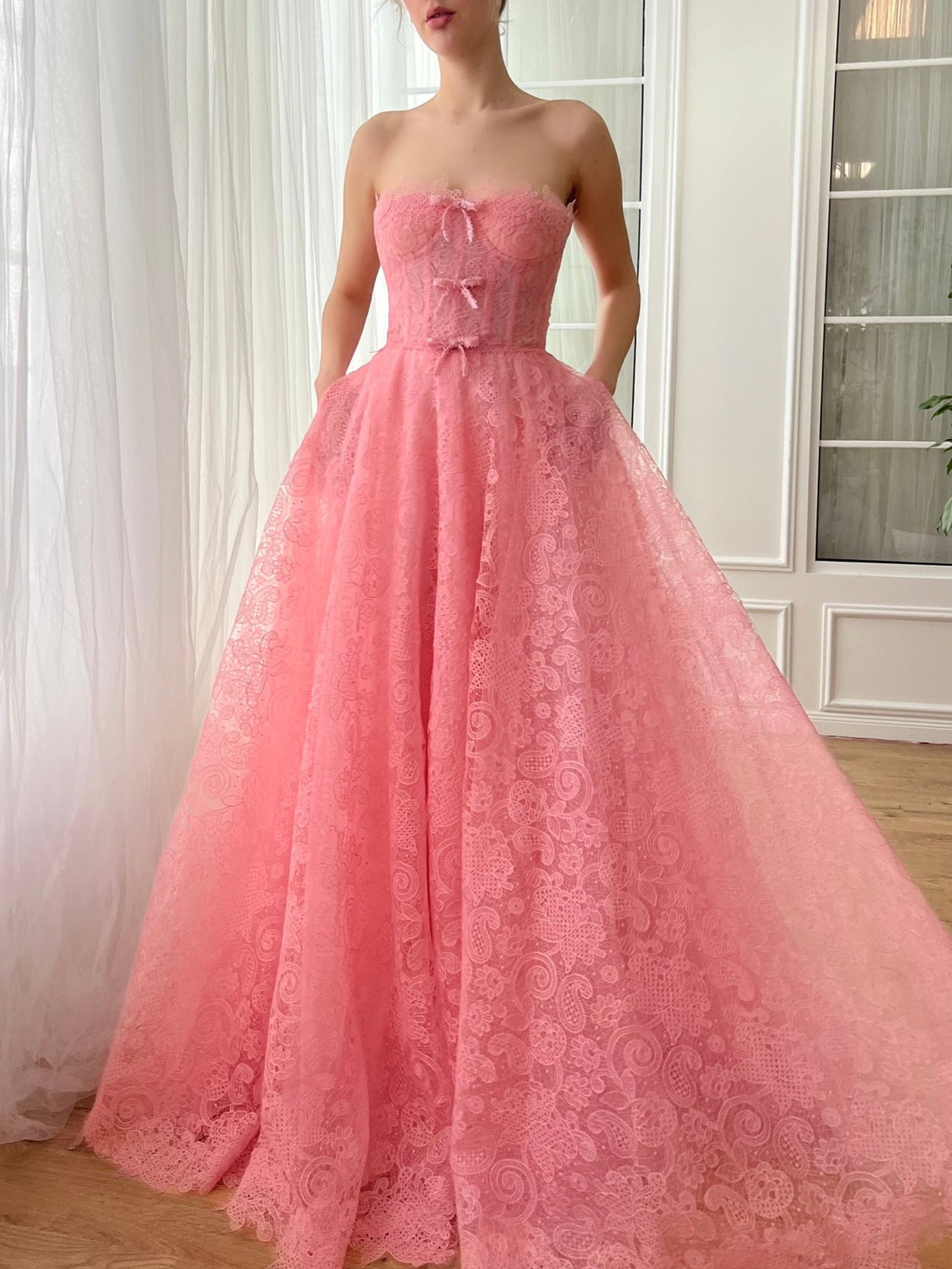 Princess Sweetheart Strapless Floor-Length Prom Dress with Bows