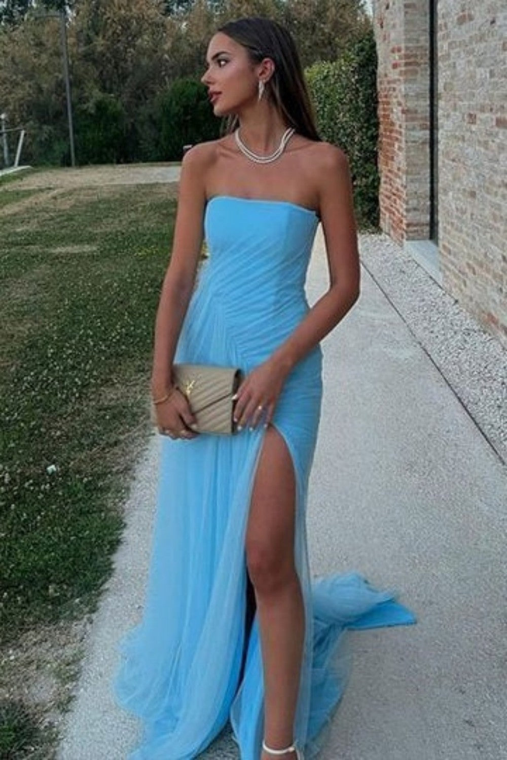 Modern Blue Strapless Evening Dress with High Slit and Soft Tulle Skirt