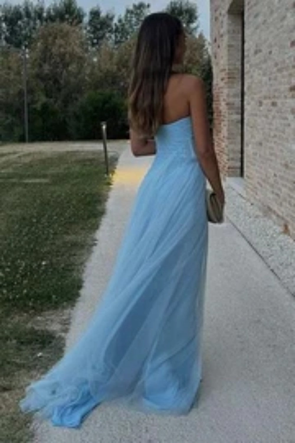 Modern Blue Strapless Evening Dress with High Slit and Soft Tulle Skirt
