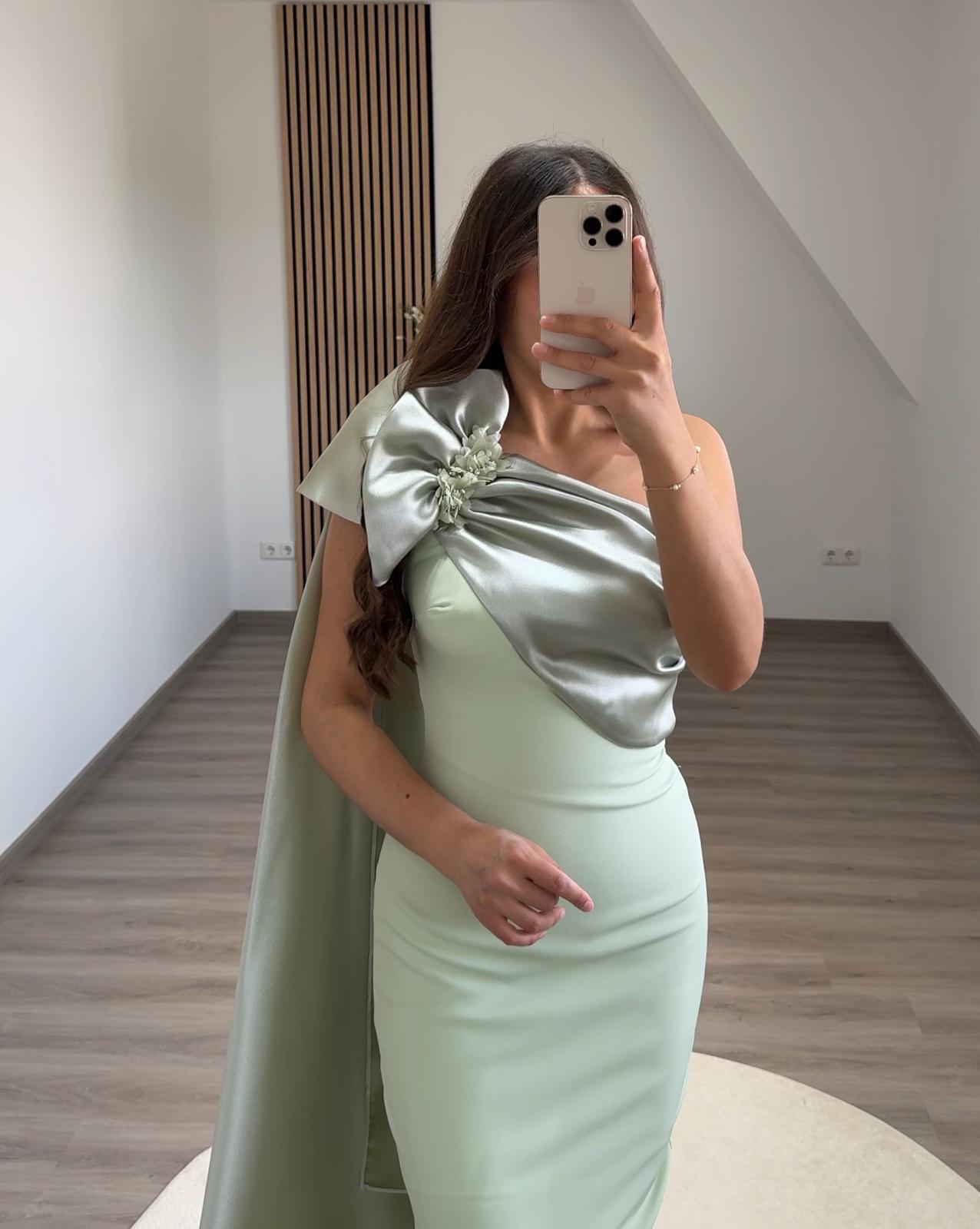 Elegant Sheath Off-Shoulder Ruched Floor-Length Satin Evening Dress